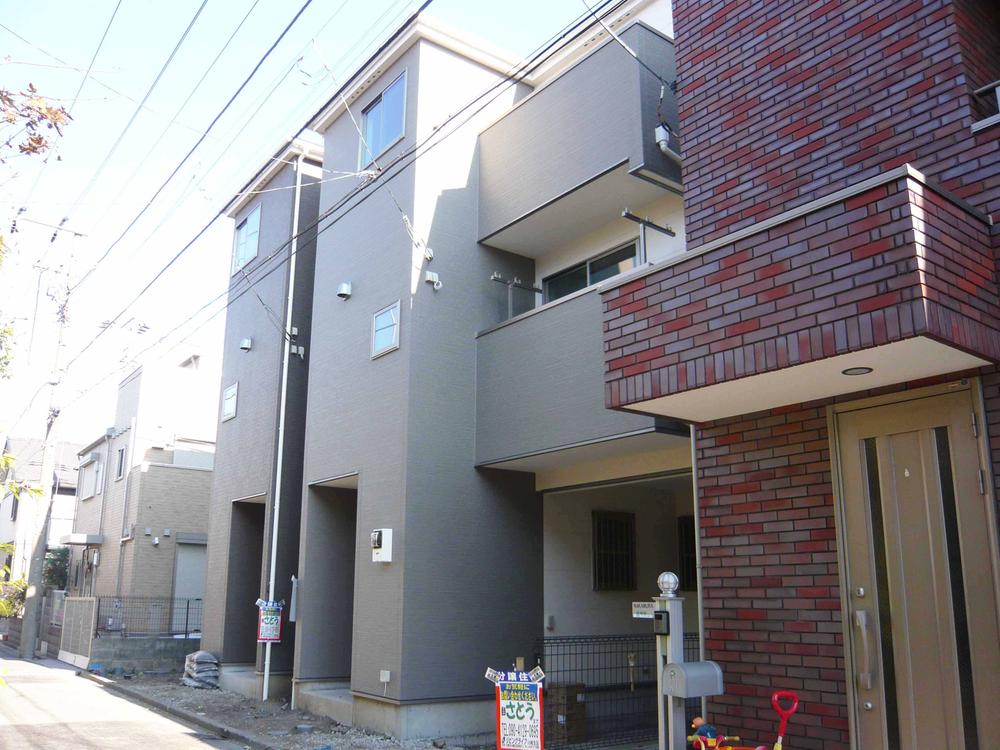 Local appearance photo. Local (12 May 2013) Shooting