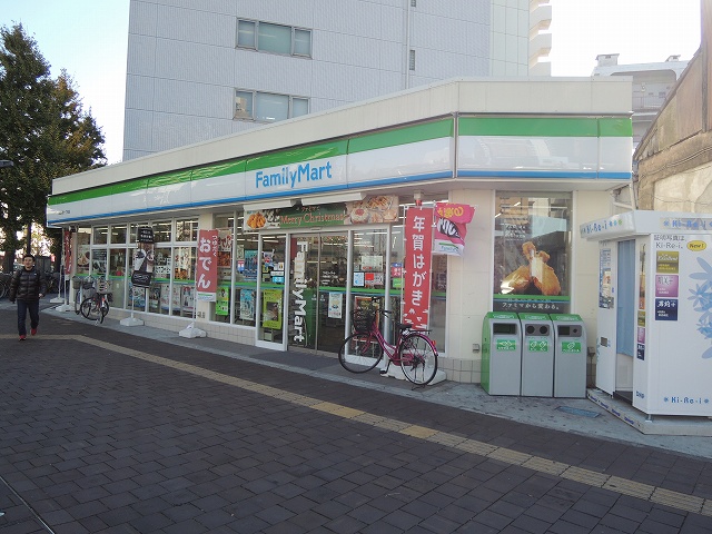 Convenience store. FamilyMart Kawasaki Kaizuka chome store up (convenience store) 176m