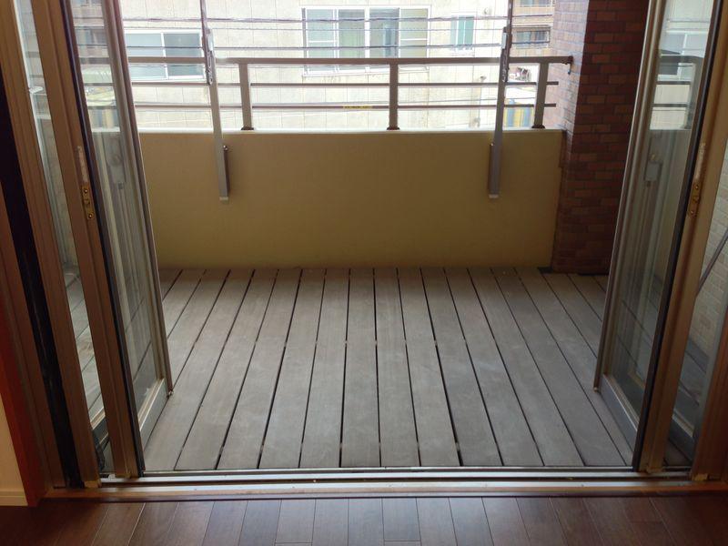 Balcony. Full opening of the door with the open-air space