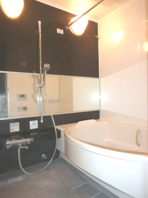 Bathroom. Local (11 May 2013) Shooting