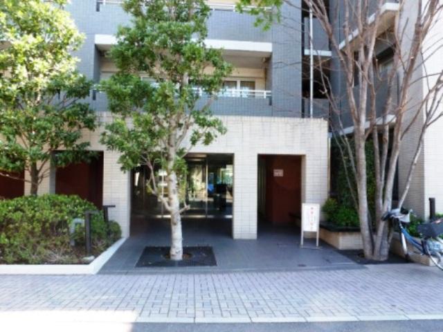 Entrance. Local (11 May 2013) Shooting