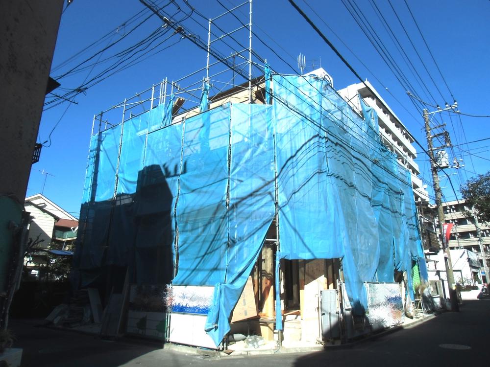 Local photos, including front road. Local (12 May 2013) Shooting