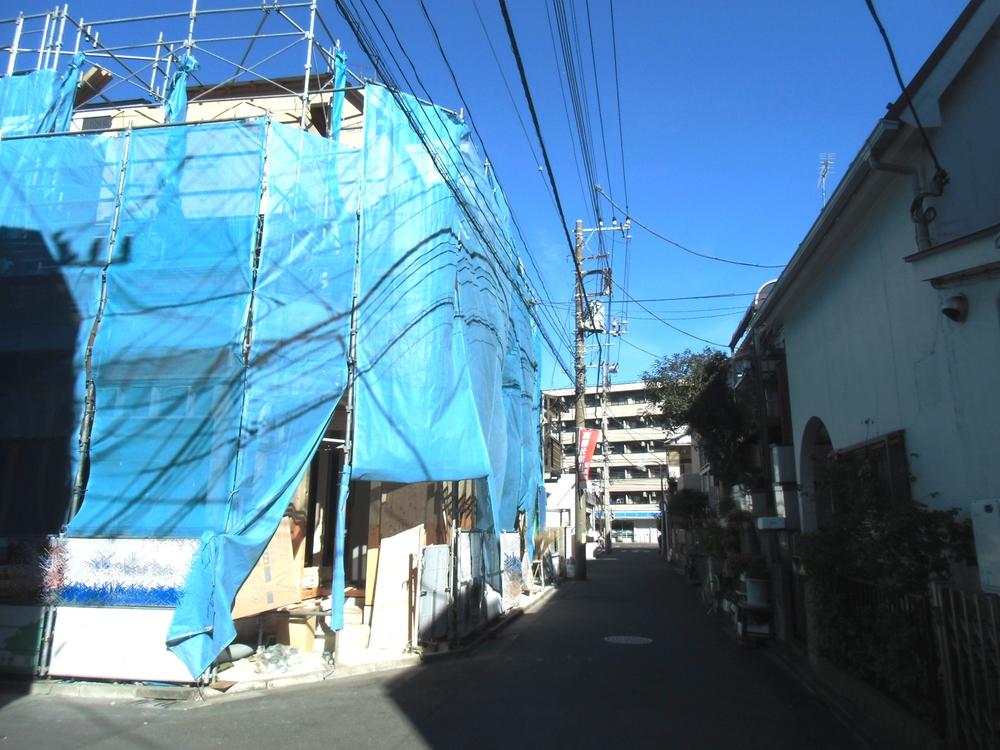 Local photos, including front road. Local (12 May 2013) Shooting