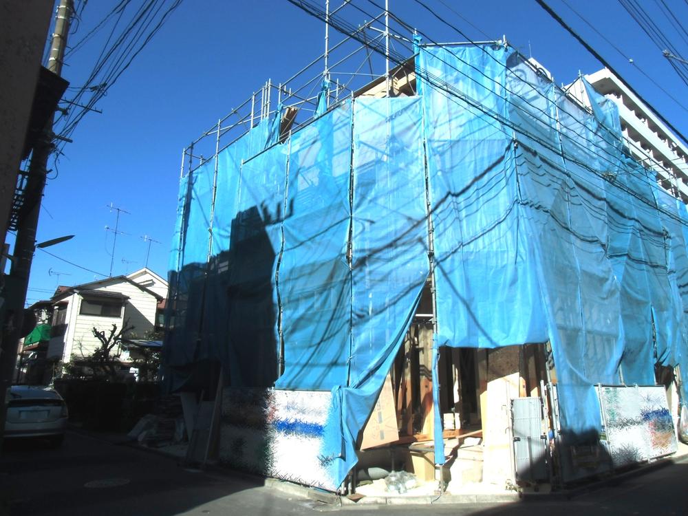 Local appearance photo. For the southwest road and southeast road property, Day is good! 