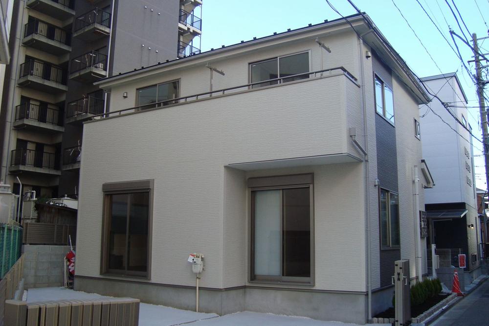 Local appearance photo. Outer wall with a self-cleaning function