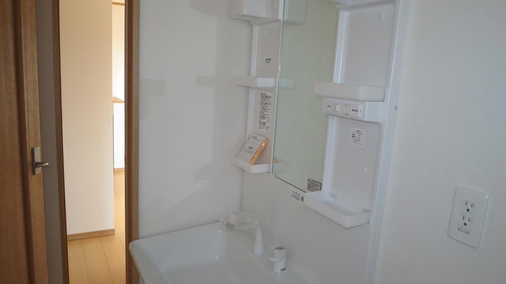 Wash basin, toilet. Indoor (10 May 2013) Shooting