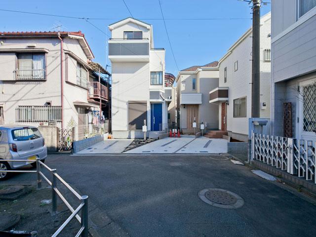 Local appearance photo. Local (12 May 2013) Shooting