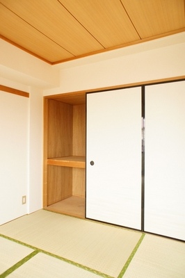 Receipt. Storage of Japanese-style room