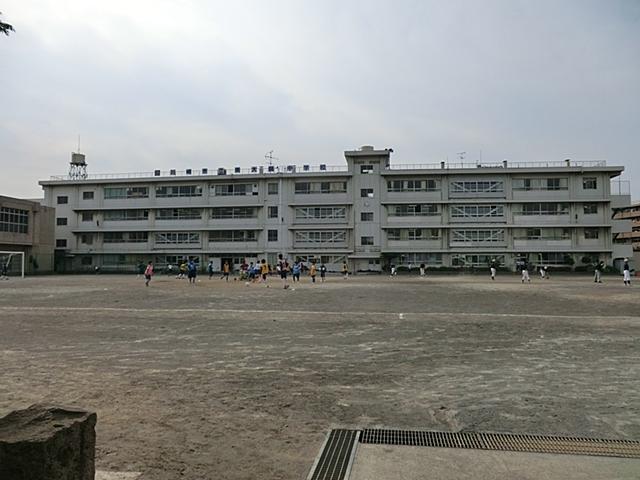 Junior high school. 700m to the Kawasaki Municipal the Southern nurse junior high school