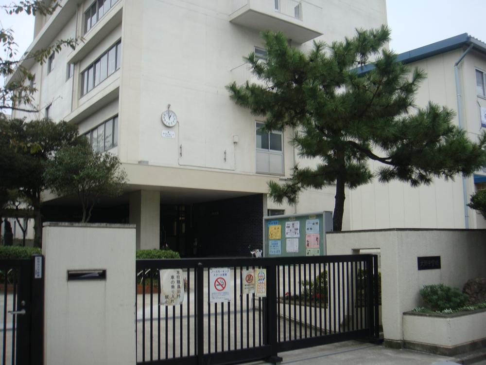 Junior high school. Daishi is the location of the walk 11 minutes (about 830m) to junior high school