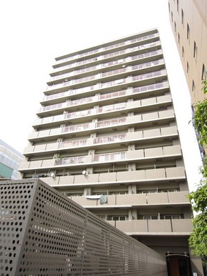 Building appearance. The apartment is located in a good location of Keikyu Kawasaki Station 3-minute walk