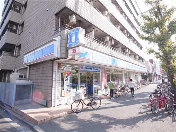Convenience store. 80m to Lawson