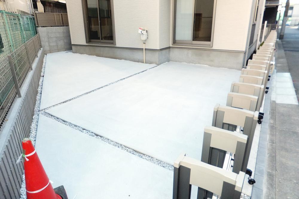 Parking lot. Garage space can afford! Local (December 29, 2013) Shooting