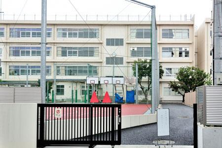 Junior high school. 252m to the Kawasaki Municipal Daishi junior high school