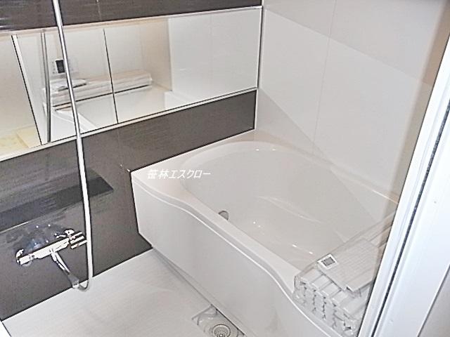 Bathroom. With reheating function & bathroom dryer unit bus new exchange already