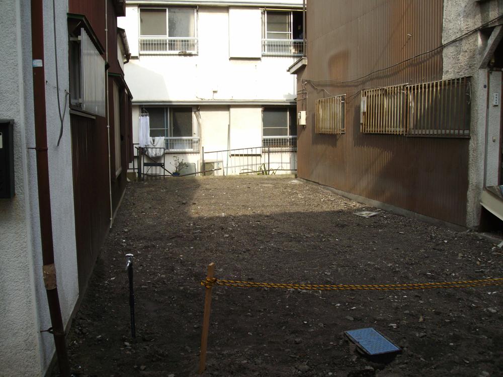 Local photos, including front road. Local (11 May 2013) Shooting