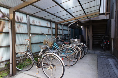 Other common areas. Because the parking lot is a roofed, Peace of mind even on a rainy day!