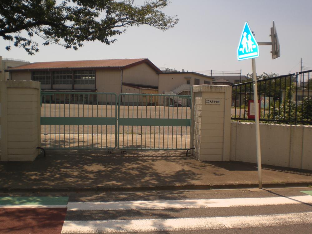 Primary school. 350m to Oshima Elementary School