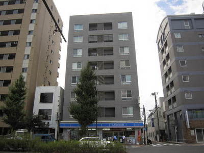 Building appearance. Straight from Kawasaki Station! The first floor is a convenience store