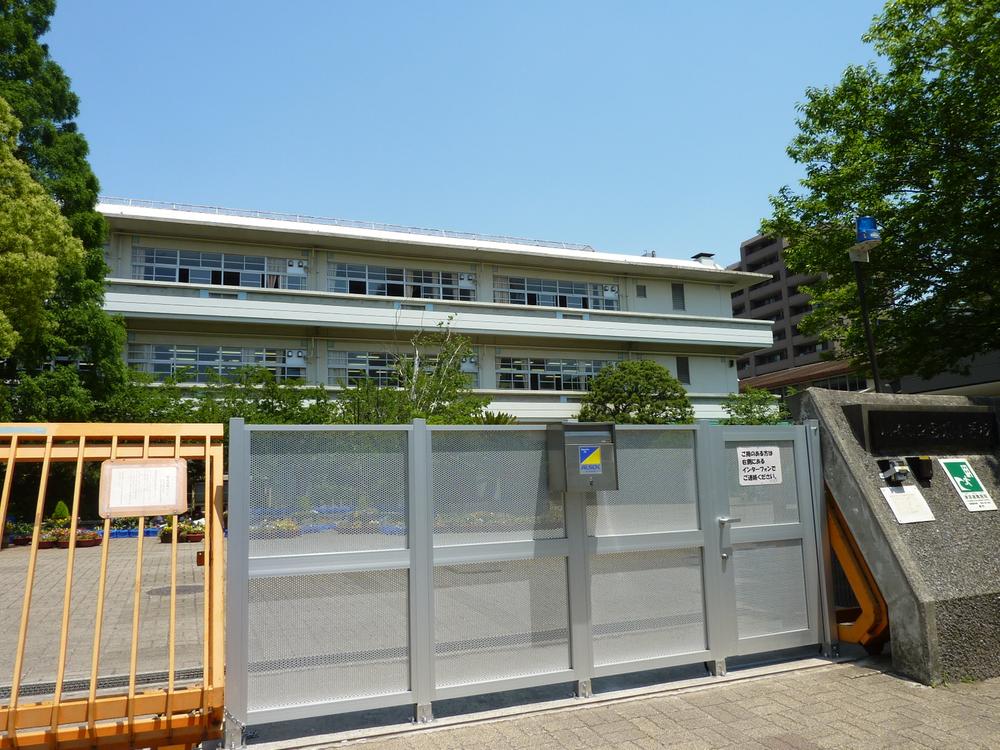 Primary school. Miyamae Elementary School About 70m