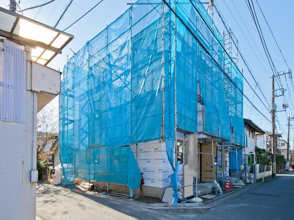 Local appearance photo. Local (12 May 2013) Shooting