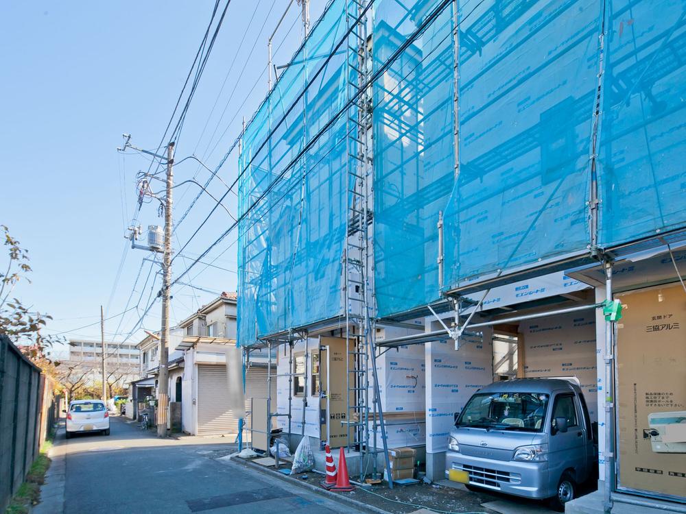 Local photos, including front road. Local (12 May 2013) Shooting