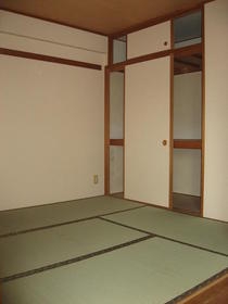 Receipt. Japanese-style room to settle