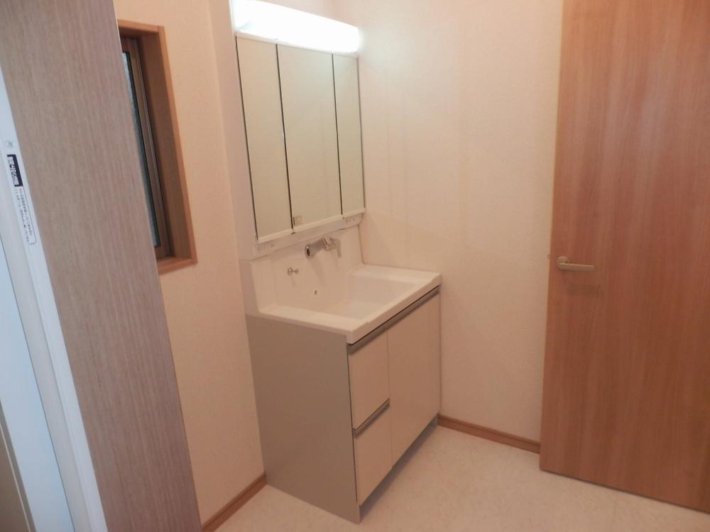 Wash basin, toilet. Indoor (12 May 2013) Shooting