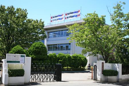 Junior high school. 517m until the Kawasaki Municipal Kawasaki Junior High School
