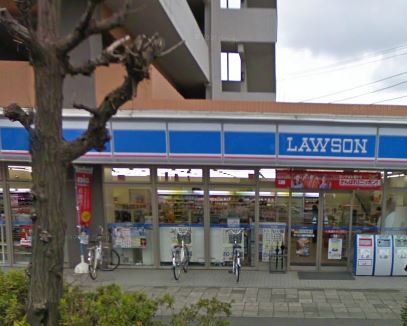 Dorakkusutoa. 250m until Lawson (drugstore)
