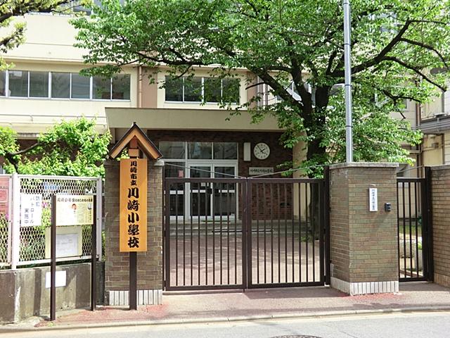 Primary school. 400m to Kawasaki Elementary School