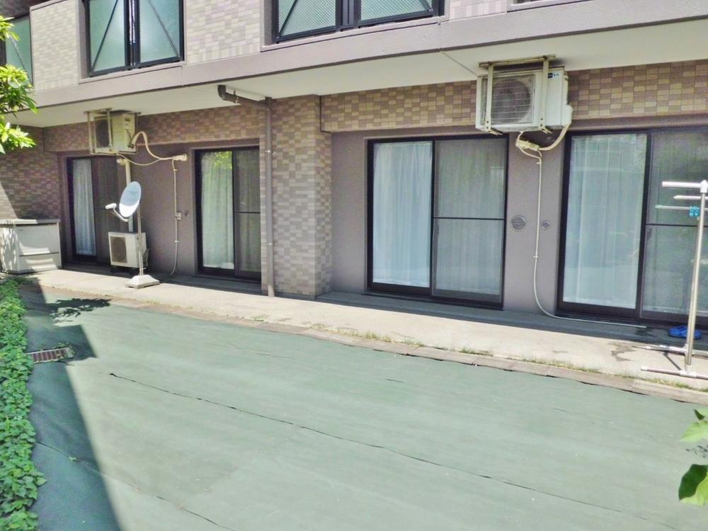 Garden. Local (August 2013) Shooting