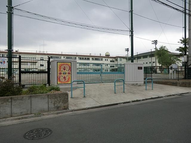 Junior high school. 120m to the Kawasaki Municipal Rinko Junior High School
