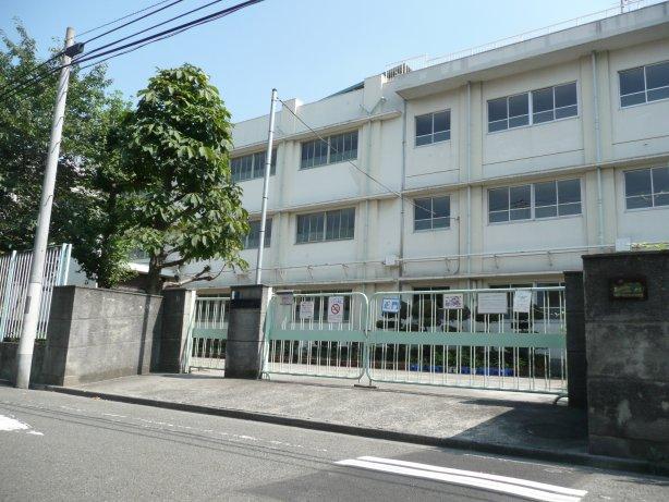 Primary school. 471m to Kawasaki City toward elementary school