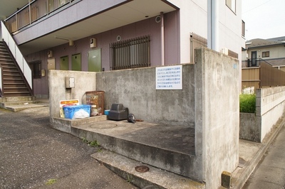 Entrance. There garbage dump in the property entrance