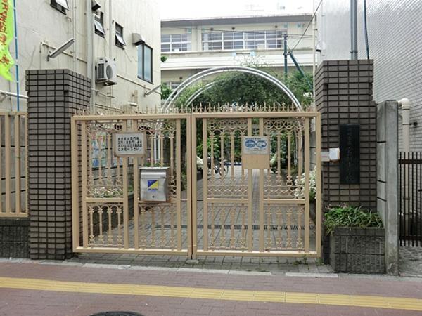 Primary school. 1200m to Kawasaki Miyamae Elementary School