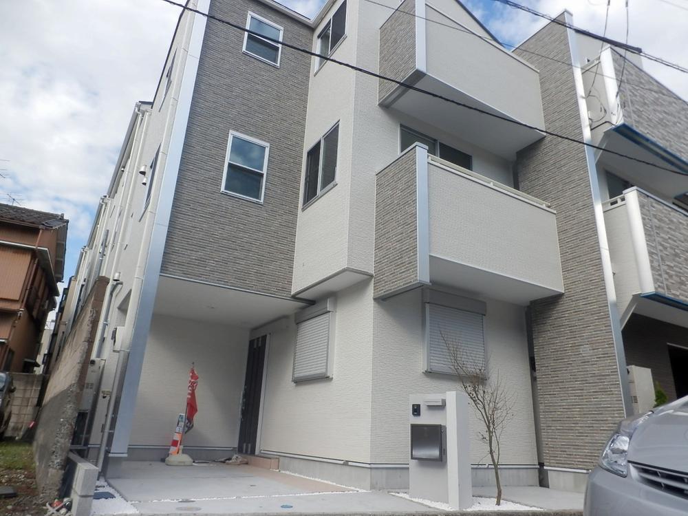 Other local. Local (10 May 2013) Shooting C Building appearance