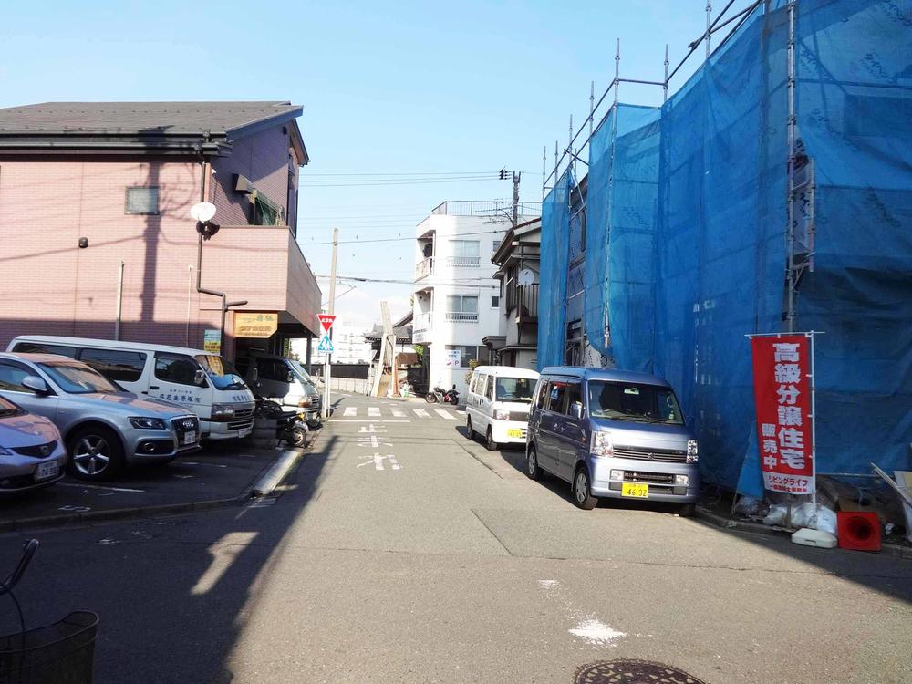 Local photos, including front road. Local (11 May 2013) Shooting