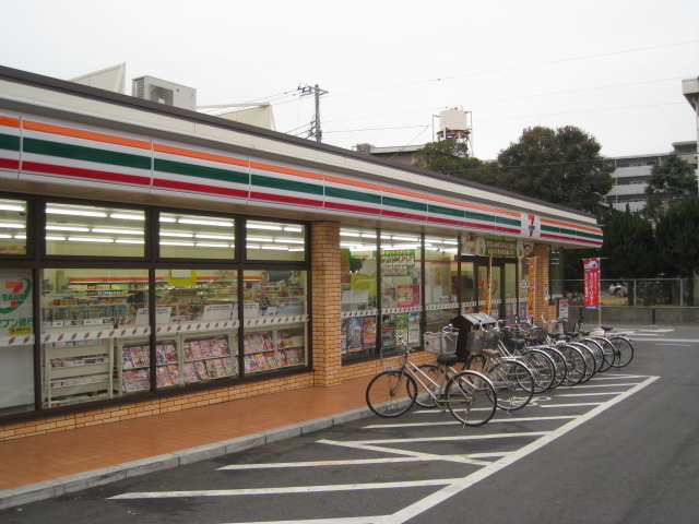 Convenience store. 1000m to Seven-Eleven (convenience store)