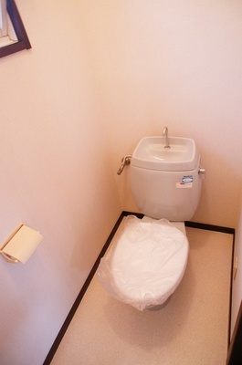 Toilet. Also because there is an electrical outlet bidet it can also be mounted.