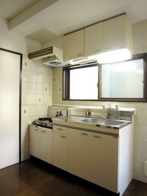 Kitchen. Because there is a window also ventilation ◎! 