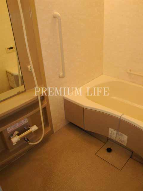 Bathroom.  [Bathroom with a handrail] It will also be barrier-free