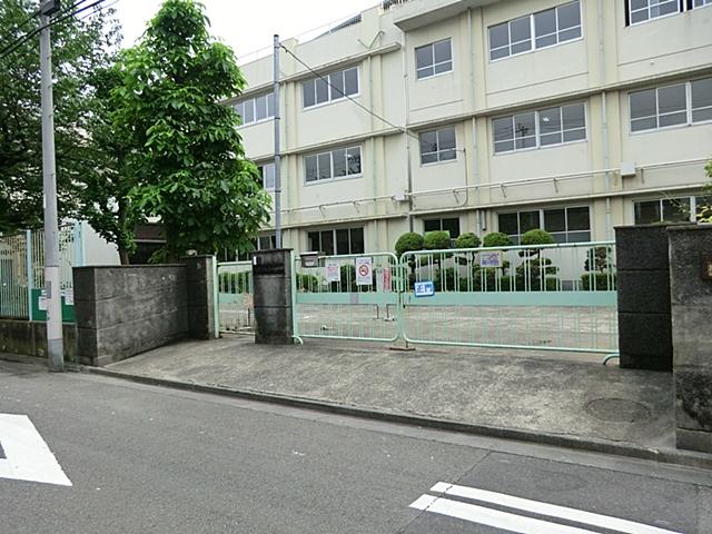 Primary school. 450m to Kawasaki City toward elementary school
