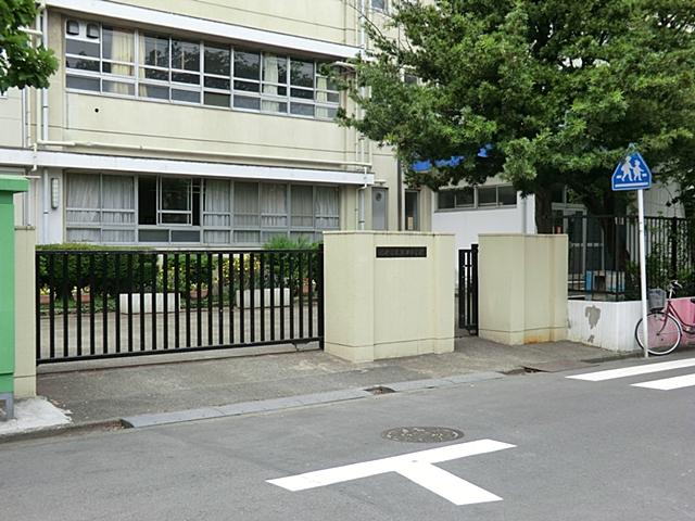 Junior high school. 1400m to the Kawasaki Municipal Watarida junior high school
