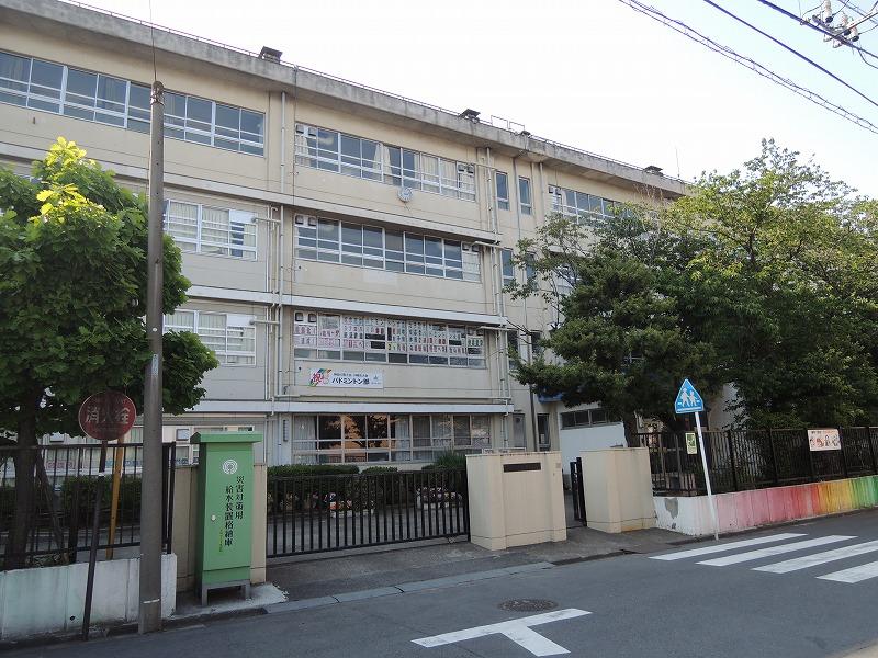 Junior high school. 1169m to the Kawasaki Municipal Watarida junior high school (junior high school)