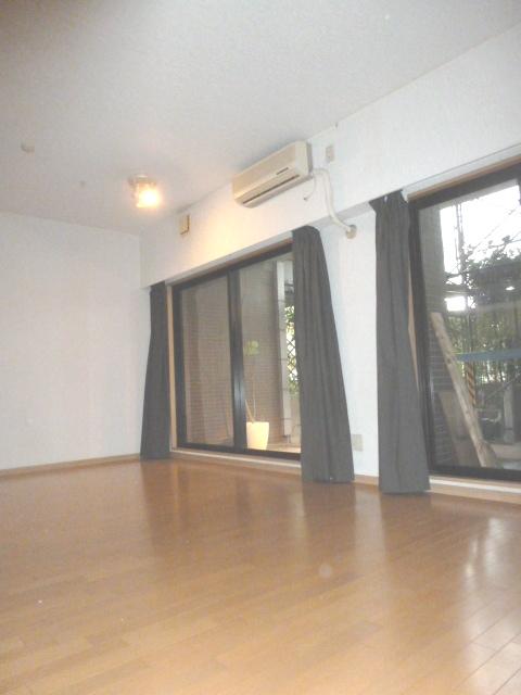 Living. Indoor (11 May 2013) Shooting