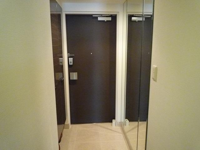 Entrance. Local (11 May 2013) Shooting