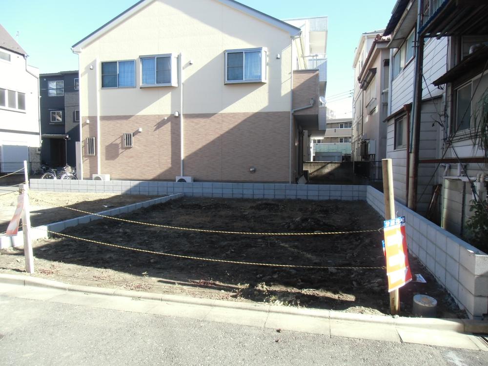 Local appearance photo. Local (12 May 2013) Shooting