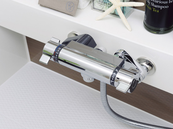 Bathing-wash room.  [Mixing faucet with thermostat] Shower faucet is, It is equipped with a thermostat that can be easily easy temperature control while using.