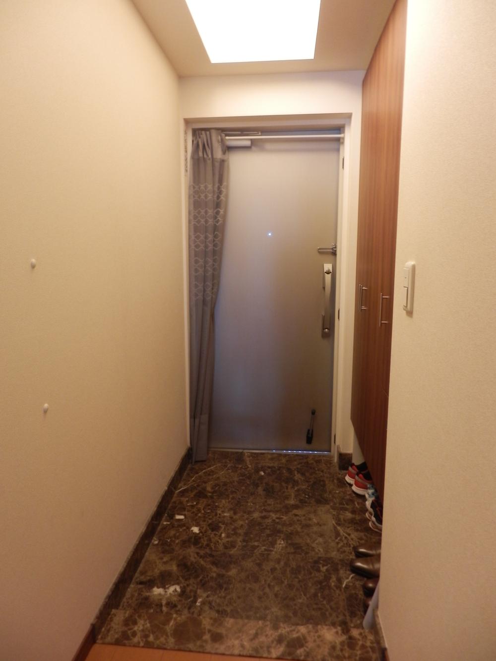 Entrance. Indoor (11 May 2013) Shooting